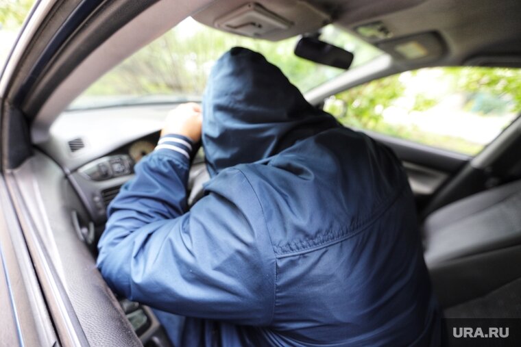    Жителя Кургана задержали после того, как он пытался скрыться от полиции и устроил ДТП