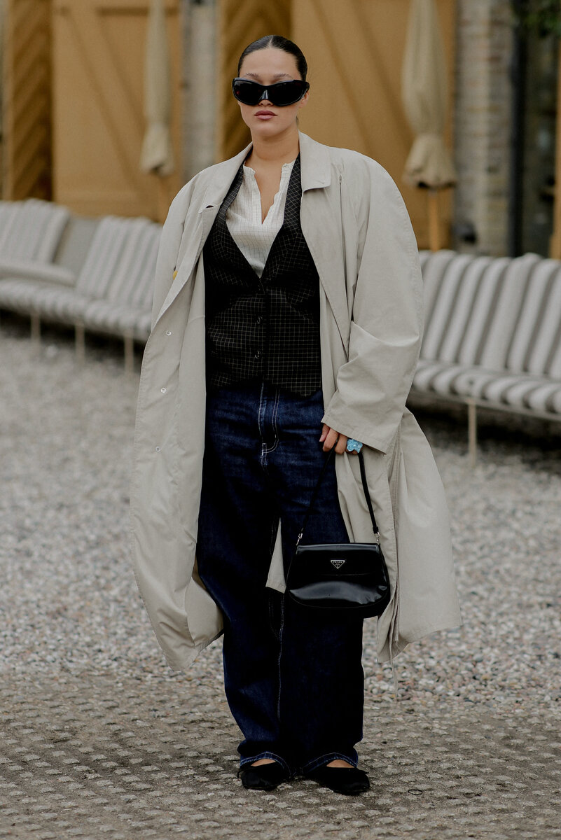    Строгие образы легко дополнит светло-серое пальтоLegion-Media