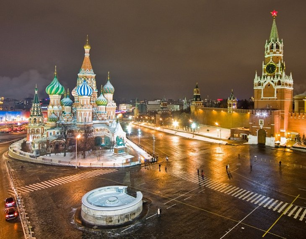 Старше москва или санкт. Лобное место в Москве на красной площади. Лобное место на красной площади фото. Центр Москвы красная площадь. Фото красной площади в Москве сейчас.