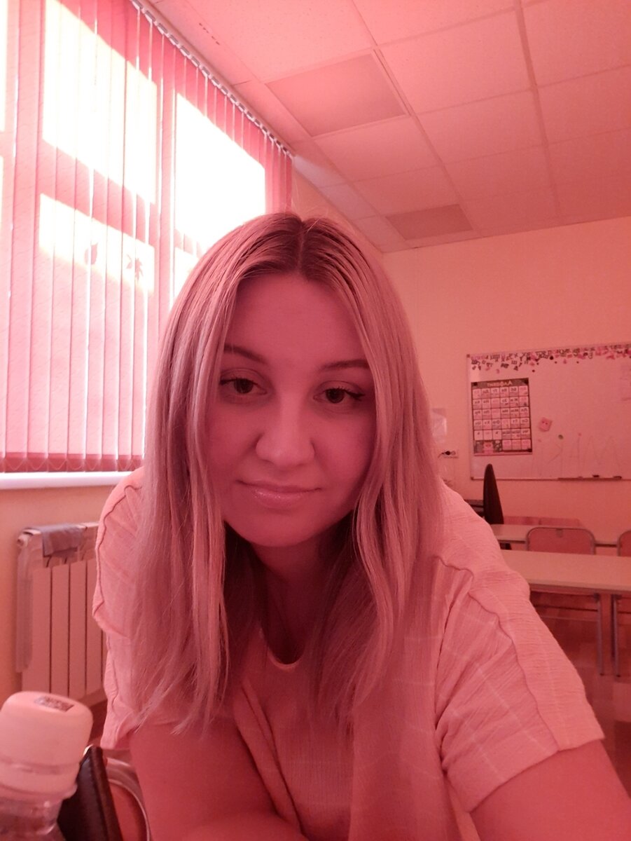 Я на работе, немного уставшая.