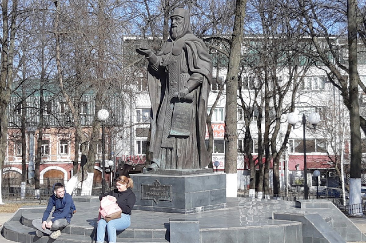    Памятник преподобному Трифону в Кирове.