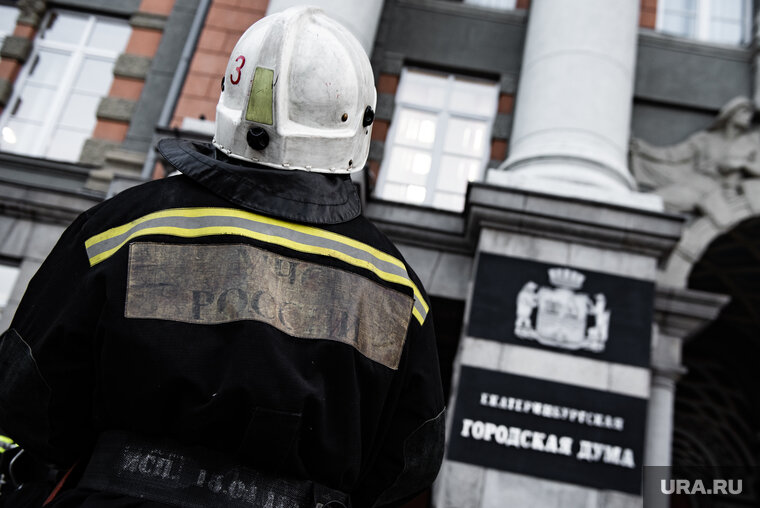    Организаторы парируют, что не работал только один выход (на фото — центральный)