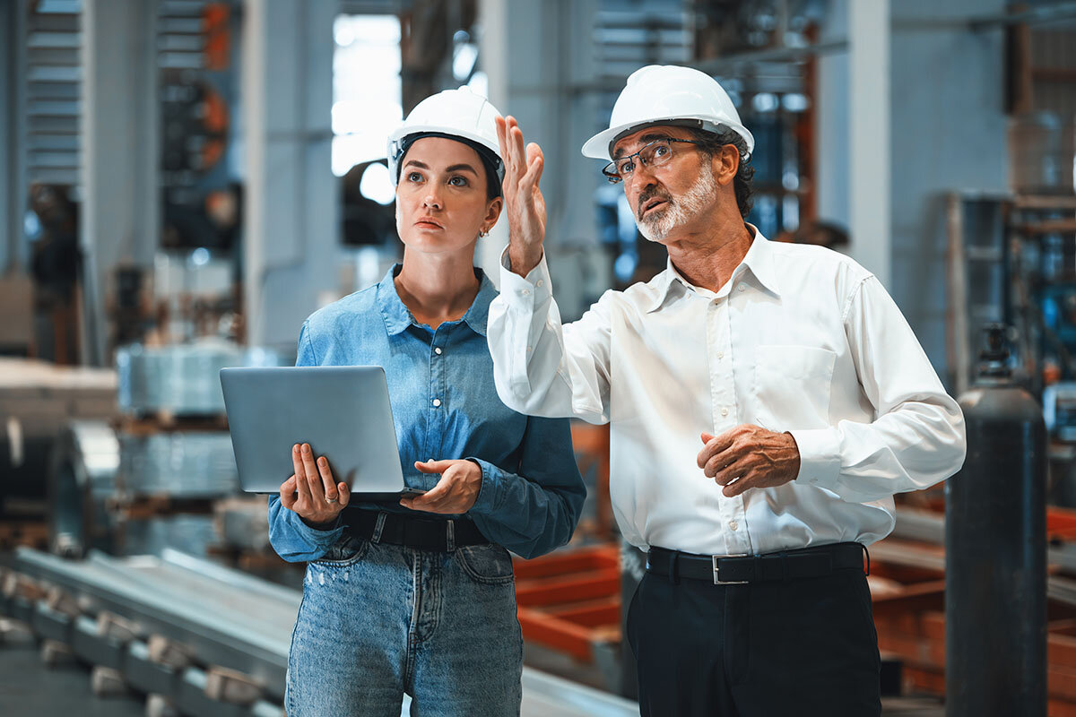    Если сотрудник работает на полставки, то и МРОТ у него уменьшается в два раза