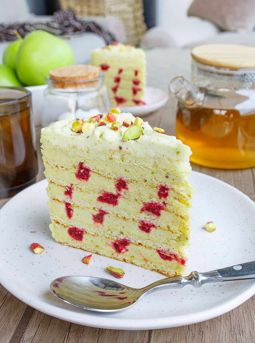     Фисташковый торт с малиной