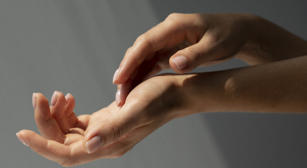 Изображение от https://ru.freepik.com/free-photo/view-of-human-hands_29346102.htm