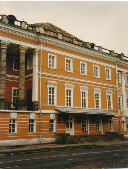 Фрагмент фасада Екатерининского дворца 70-х годов 20 века. Из собрания Андрея Агафонова. 