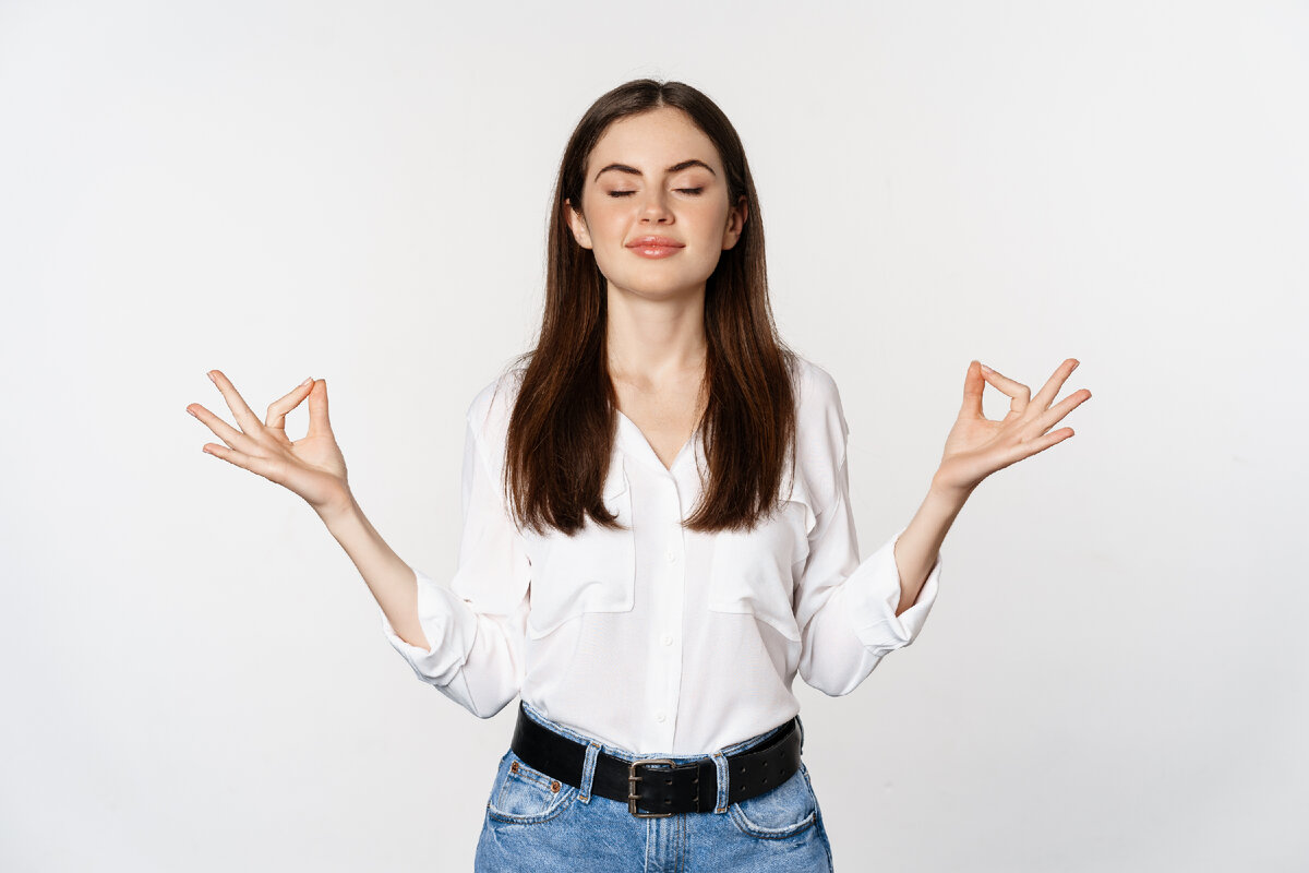 https://ru.freepik.com/free-photo/yoga-and-mindfulness-young-woman-meditating-with-closed-eyes-breathing-freely-and-showing-mudra-nirvana-sign-standing-peaceful-over-white-background_22299487.htm#query=%D0%94%D1%8B%D1%88%D0%B0%D1%82%D1%8C&position=13&from_view=search&track=sph