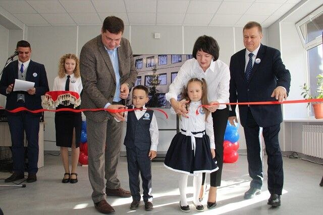  📷    В Новосергиевке после капремонта открылась школа №2 Марина Шарт