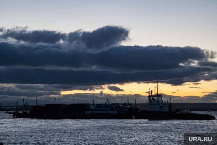    Временно не работает паромная переправа между Салехардом и Лабытнанги