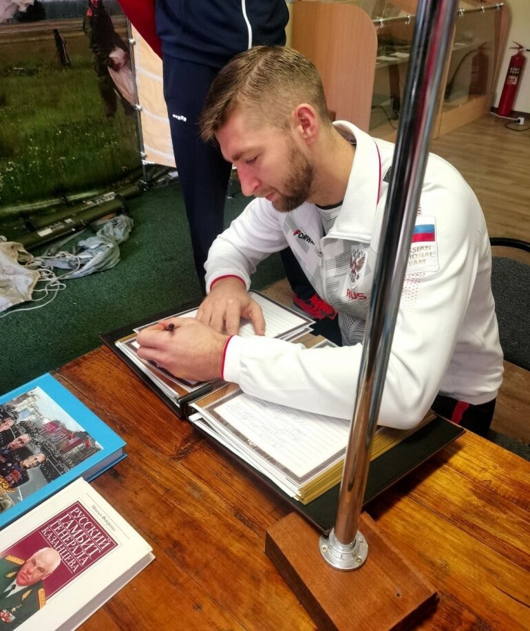 Листайте вправо, чтобы увидеть больше изображений