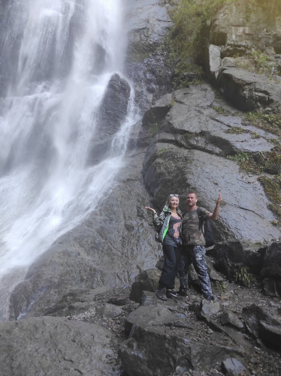 Привет, мы Лёша и Катя. Приехали в Грузию в октябре