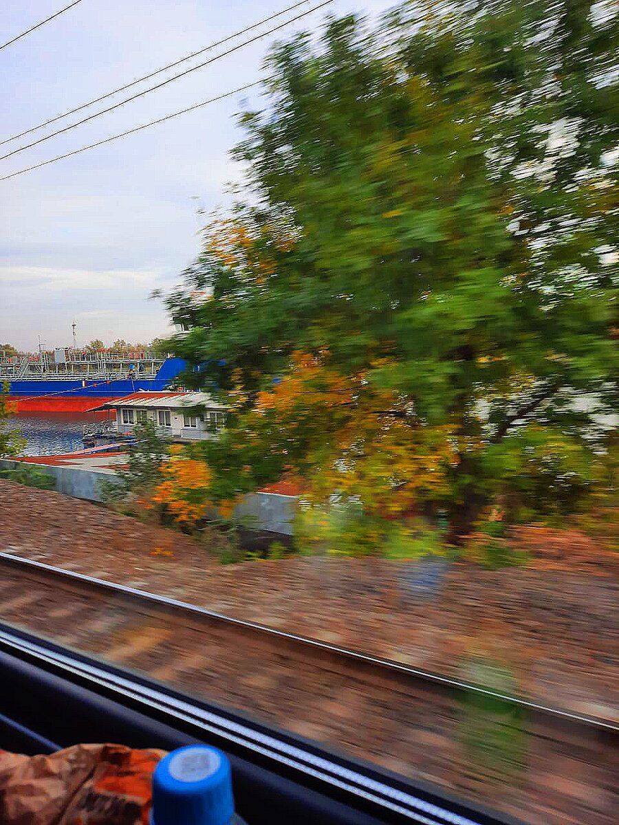 Хорошо, что хоть день наступил. Так как ночь была слишком неспокойная.