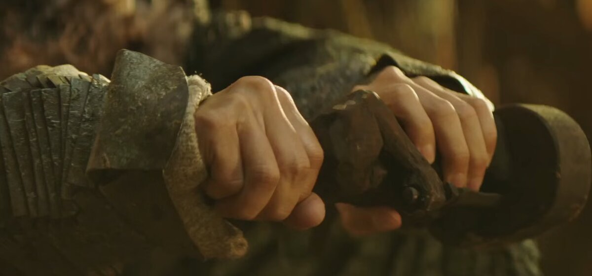 Одно из первых появлений Ынсома, где он демонстрирует божественную силу и ломает отрывает (вот этими самыми пальцами) голову идолу. 