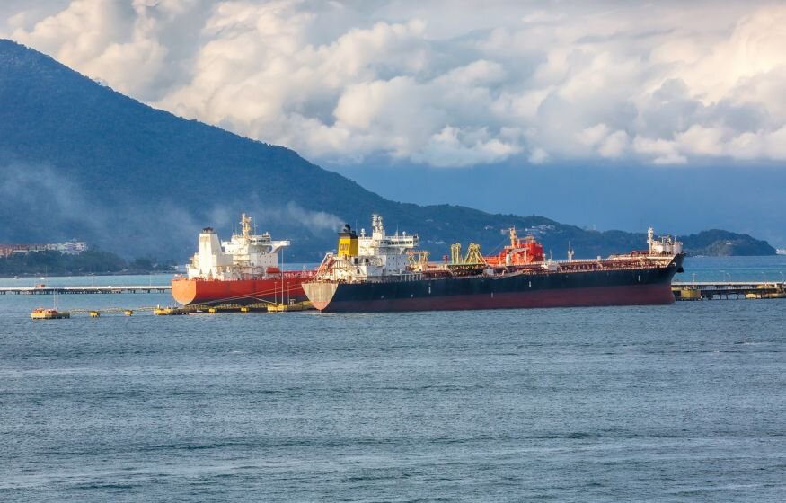    Россия стала крупнейшим поставщиком сырой нефти в Индию