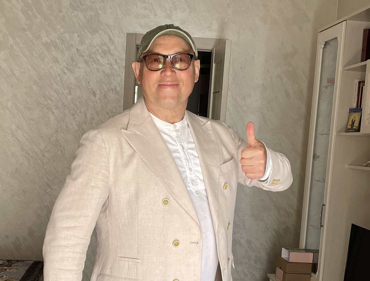 Виктор Сухоруков отдохнул у моря в Крыму