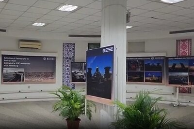    Выставка работ известного российского фотографа Дмитрия Фуфаева в Галерее искусств им. Рериха Русского дома в Индии ©скриншот видео