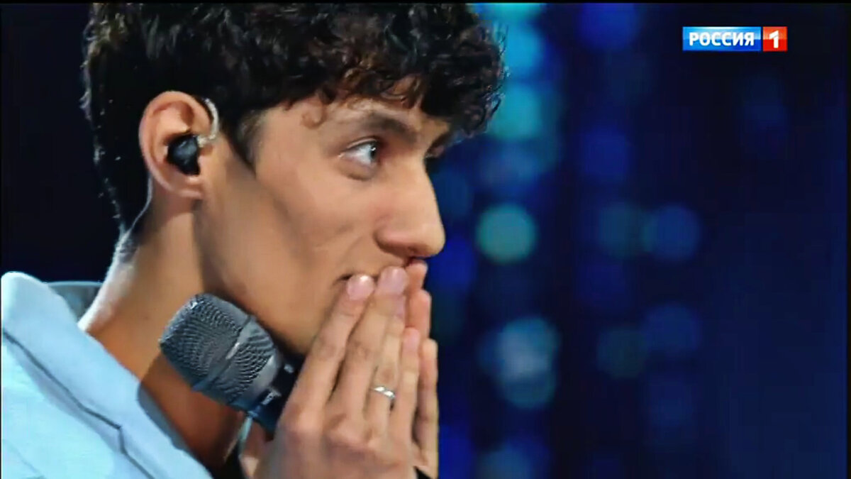 Фаррух радуется своему результату