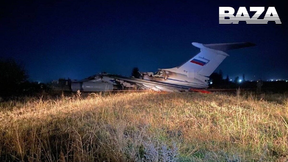     У самолета во время разгона взорвалось колесо. Затем начался пожар.