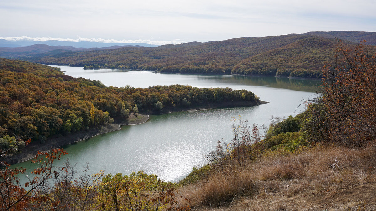 Партизанское водохранилище. Партизанское водохранилище Крым фото. Партизанское водохранилище фото.