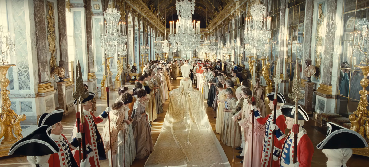 16 мая на торжественной церемонии открытия Каннского кинофестиваля, состоялся показ фильма «Жанна Дюбарри», снятый французской постановщицей Майвенн Ле Беско. Она же исполнила главную роль.-2