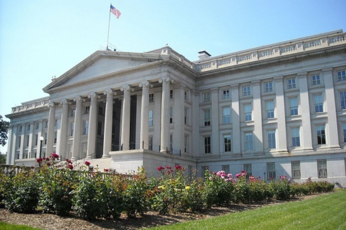    Дефицит бюджета США за год вырос на 320 миллиардов долларов