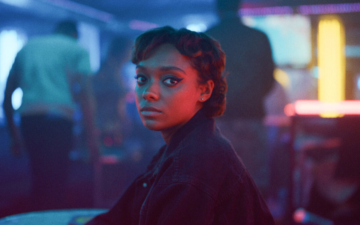 Кадр из сериала «Всё и прямо сейчас», 2023