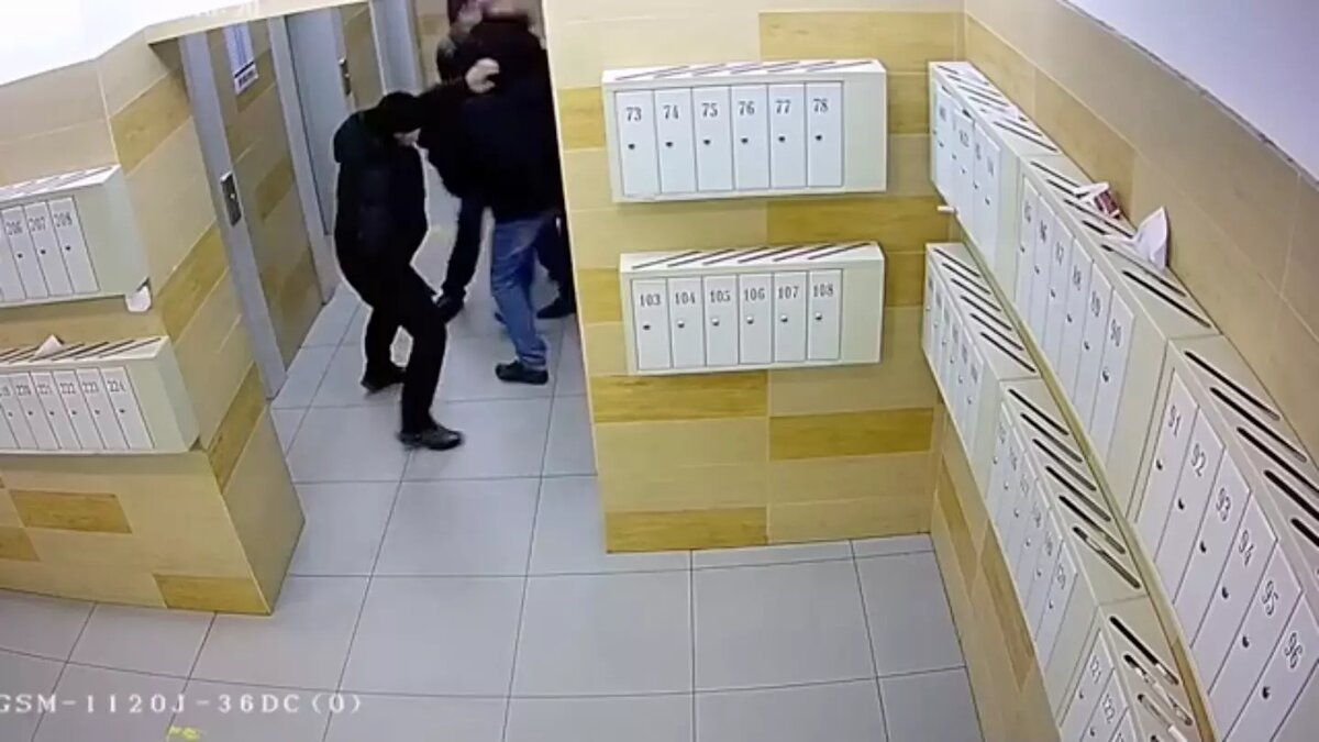     Советский районный суд Красноярска отказал приговоренному к 3 годам и 10 месяцам колонии Артему Загребельному в замене оставшегося срока более мягким наказанием. Об этом рассказал юрист Алексей Прянишников, который представляет интересы осужденного.