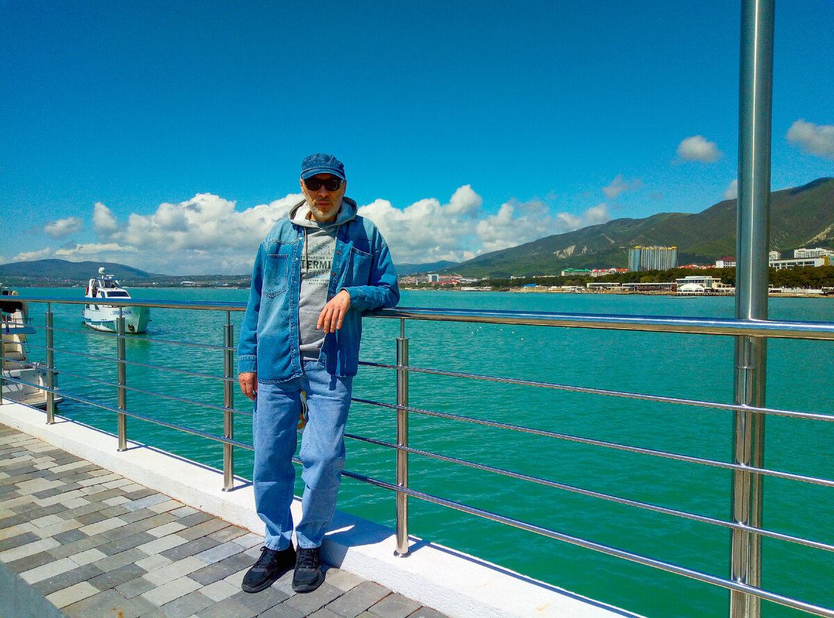 Автор рассказа и канала, Михаил Лекс, Геленджик, морской причал, Чёрное море