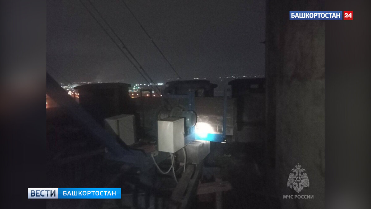    Ночью в Уфе загорелась крыша строящейся высотки