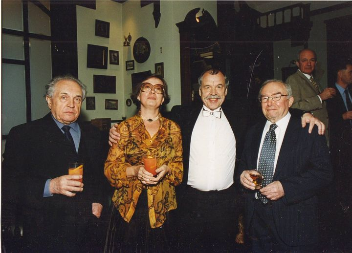 На фотографии: Александр Зиновьев, жена его, Ольга Мироновна, я, Евгений Гусляров, и выдающийся журналист-международник Станислав Кондрашов. Пьём коктейль "Кровавая Мери".