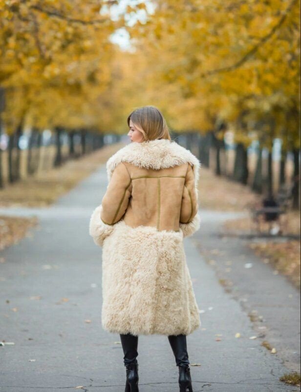 Дубленки женские – короткие и длинные модели на зиму, которые считают модными
