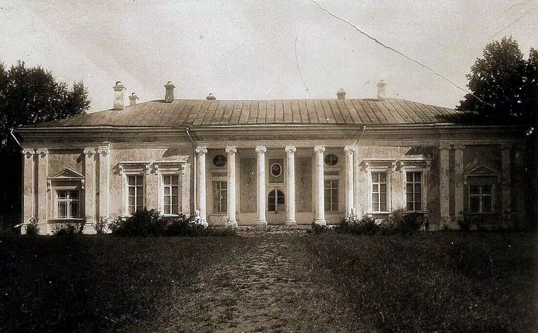 Белый домик в Никольском-Урюпине. 1959 г.