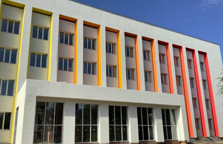    Заканчивается ремонт детской поликлиники на проспекте Братьев Коростелевых в Оренбурге Марина Шарт