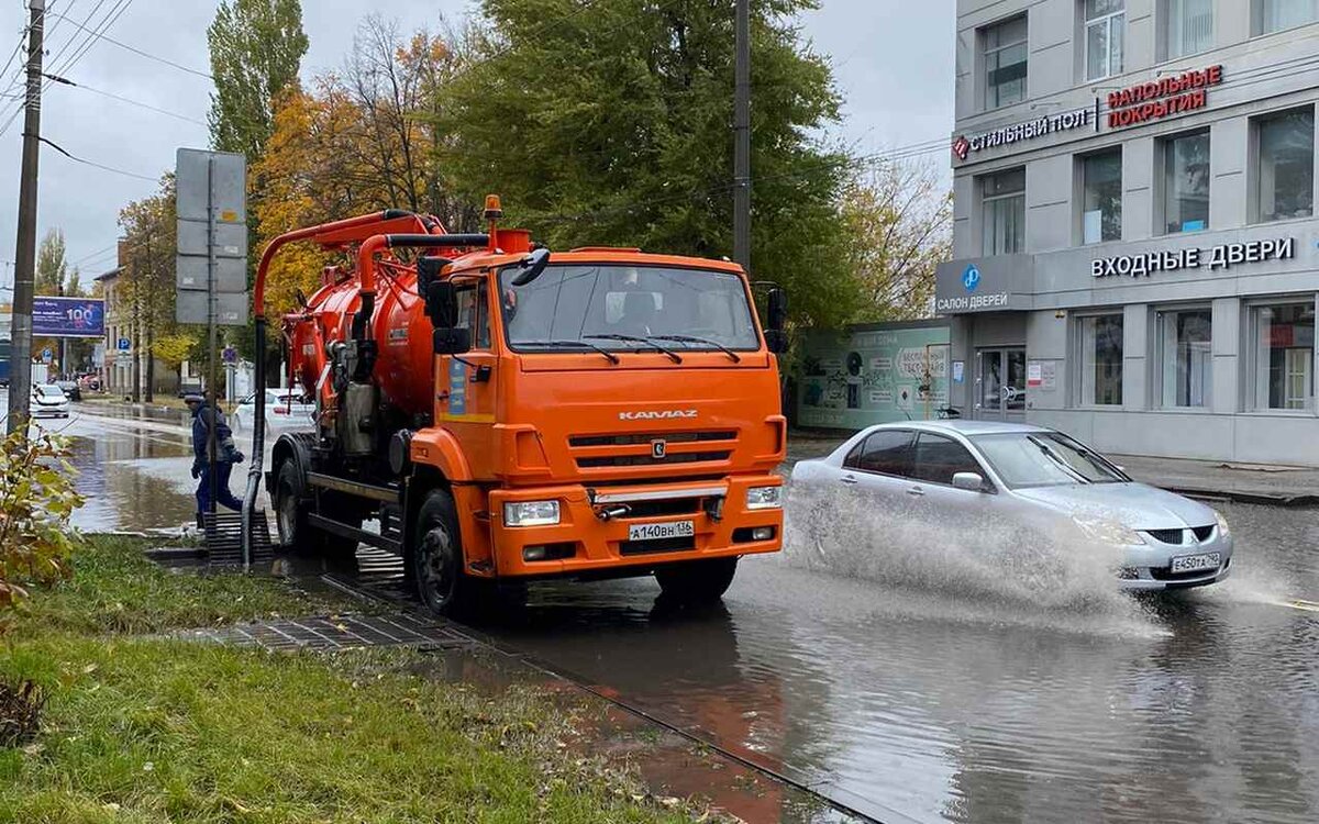 Коммунальная техника в Воронеже переведена на усиленный режим работы для  ликвидации подтоплений | Горком36 | Воронеж | Дзен