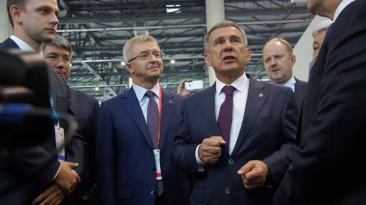     Глава Татарстана Рустам Минниханов объявил благодарность двум жителям республики. Соответствующее распоряжение опубликовано на официальном портале правовой информации.