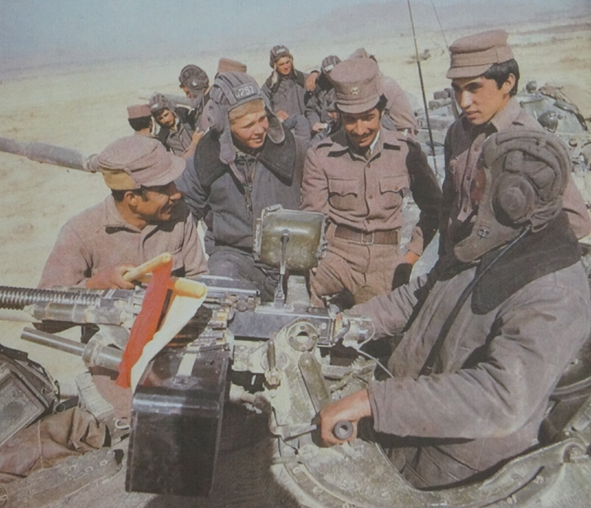 Почему в афганистане советские. Кандагар Афганистан 1989. Афган 1980 Оксва. Бойцы Советской армии в Афганистане.