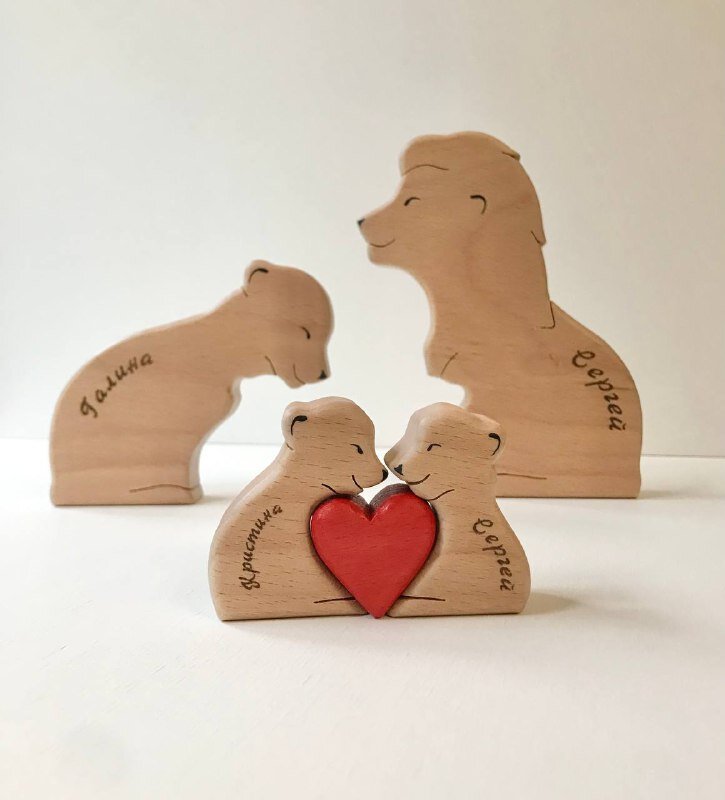 Семья четырех львов с гравировкой