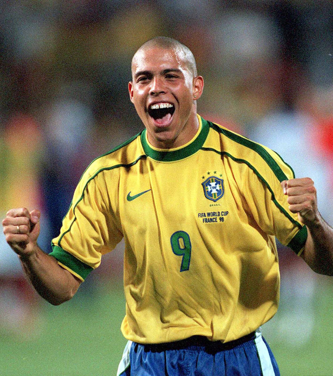   Зубастик Роналдо, настоящее имя которого Роналдо де Асис Морейра Жуниор, является бразильским футболистом, который считается одним из лучших нападающих в истории.