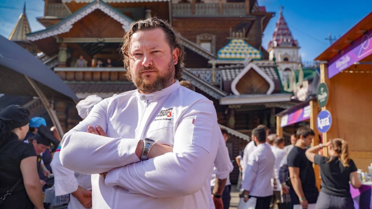    Шеф-повар Андрей Сулима на гастрофестивале в Измайловском кремле / Фото: Анна Темнышова / Вечерняя Москва