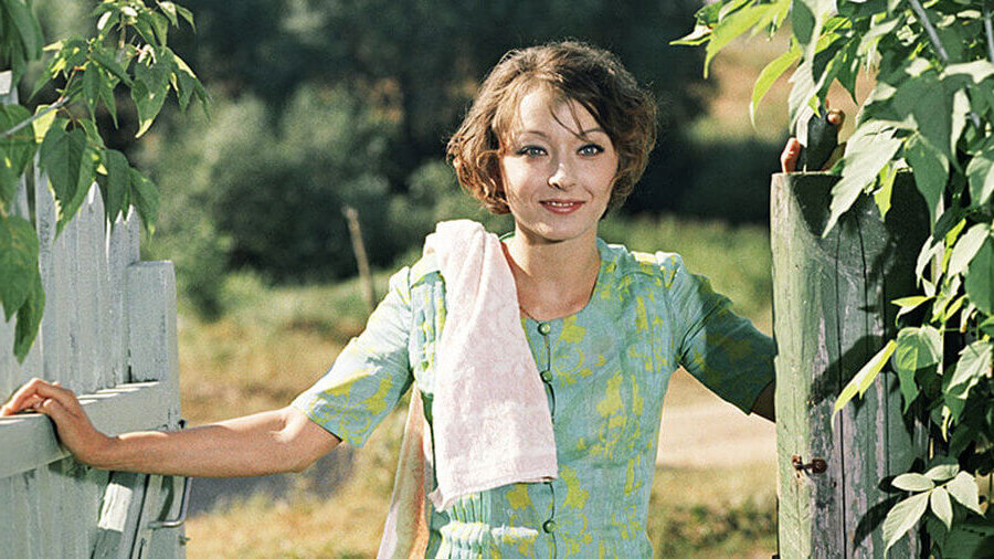  По словам многих, это – самая красивая актриса Советского кинематографа. Анастасию Вертинскую называли «совершенной красавицей».-2