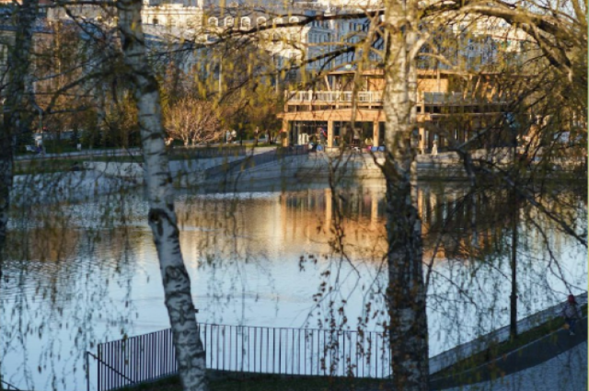    В казанском парке «Чёрное озеро» осушают водоём