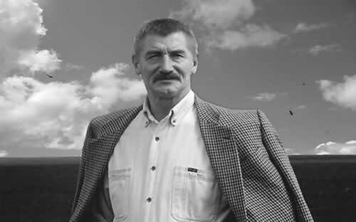 Фотография Вячеслава Михайловича Клыкова (1939-2006) взята из открытого источника: https://vk.com/slavfond