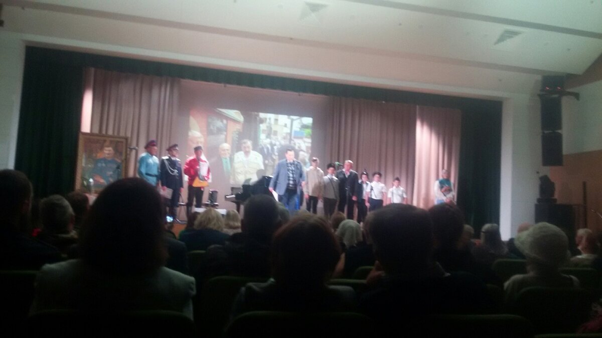 Обзорное фото музыкантов и некоторых участников.