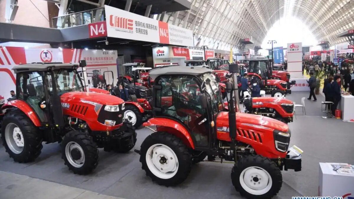 Фото: ixinhuanet.com Обширная экспозиция сельхозтехники на китайской выставке China International Agricultural Machinery Exhibition (CIAME)