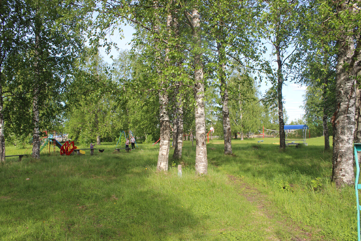 На месте бывших лагерных бараков