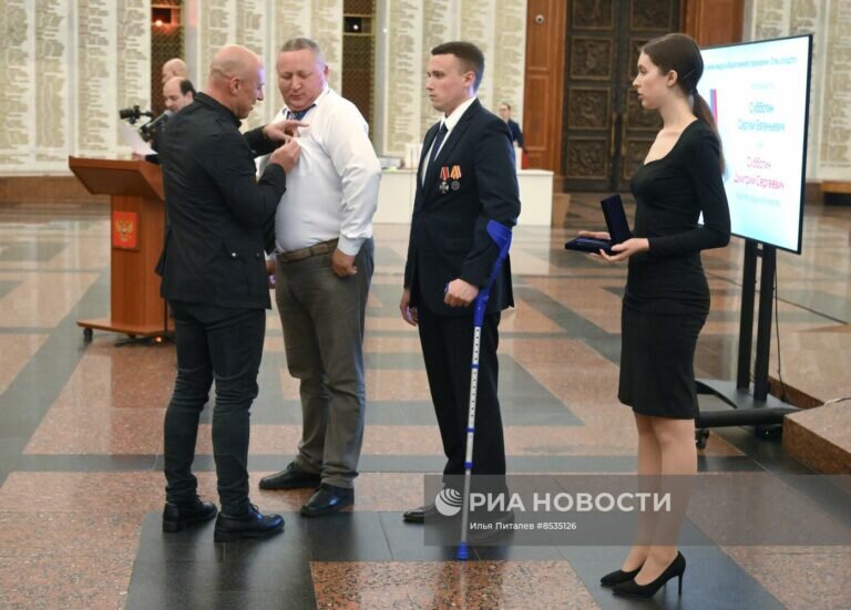    Сергей Субботин из Медногорска получил медаль «Отец солдата» Марина Шарт