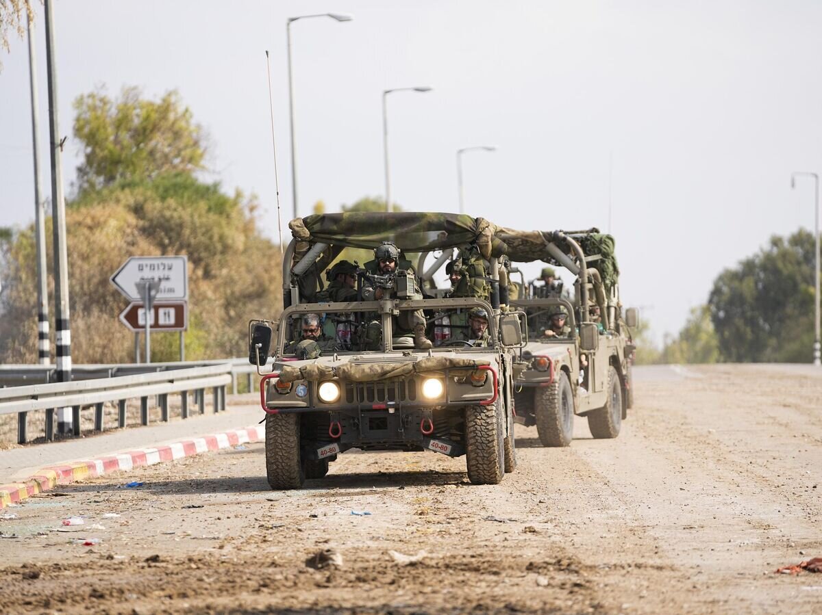    Израильские военные в районе места проведения музыкального фестиваля возле кибуца Реим© AP Photo / Ohad Zwigenberg