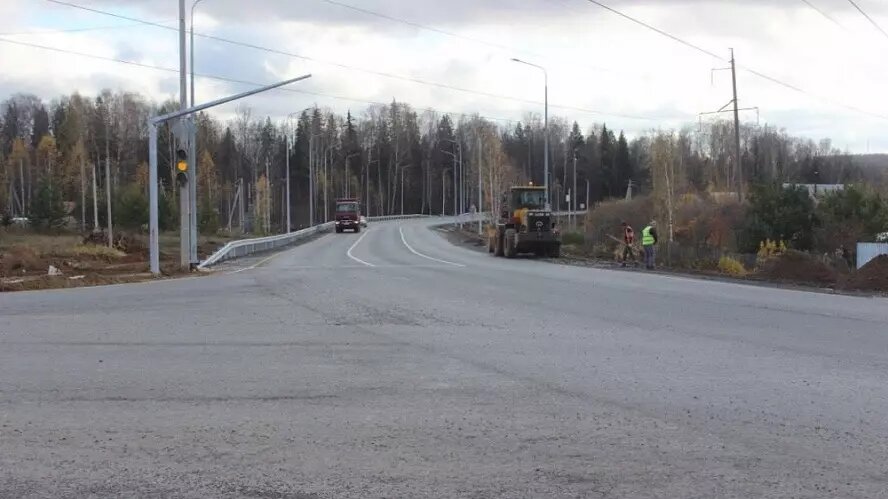     Перекресток у поворота на Ягул начали ремонтировать после жалоб жителей. Работы проходят по проекту БКД.