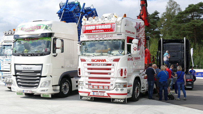  Scania впервые представила последнее поколение своих аккумуляторных электрогрузовиков с нулевым уровнем выбросов для региональной дистрибуции в июне 2022 года и с тех пор накопила солидный портфель