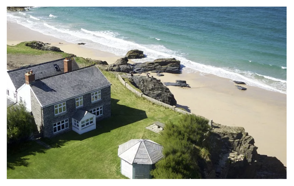 Дом на берегу моря